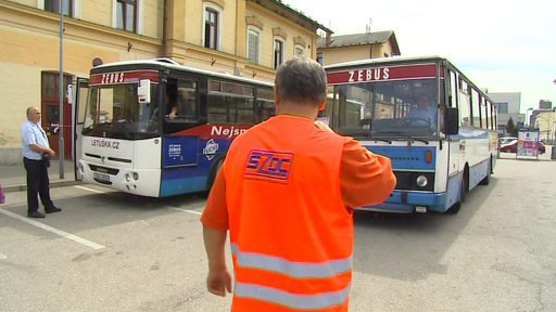 Z nádraží v Táboře jezdí víc autobusů než vlaků