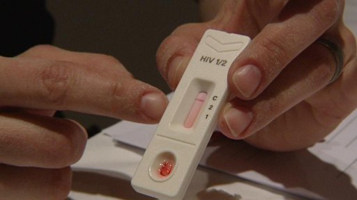 Světlo pro AIDS -akce, která má upozornit na stoupající počty HIV pozitivních v Česku