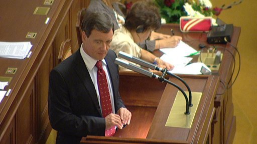 Hlasování o vydání Davida Ratha na začátku červnové schůze Poslanecké sněmovny