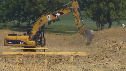 Libín u Třeboně ochrání půlkilometrová hráz.