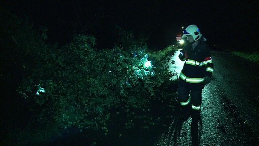 Večer a v noci se Českem přežene další vlna bouřek