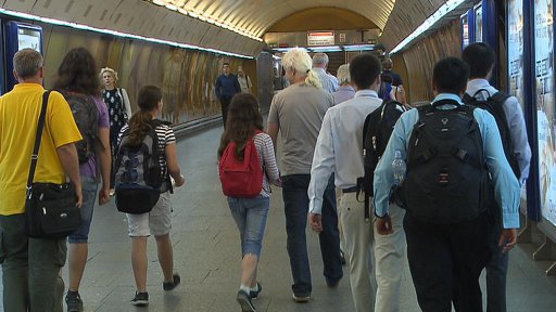 Stanicí metra B Národní třída budou soupravy dva roky jen projíždět