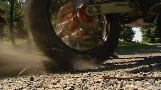 V lesích na Kdyňsku řádí motorkáři.