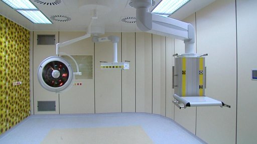 Otevření pavilonu akutní medicíny provází problémy