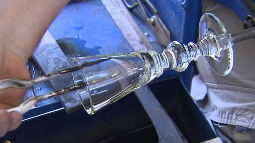 Vimperský sklář vyrobil repliku křišťálového poháru ze 17. století