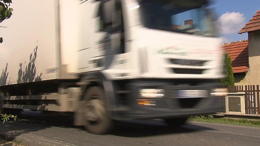 Obyvatelé Červené Písky na Mělnicku si stěžují na havarijní stav silnice