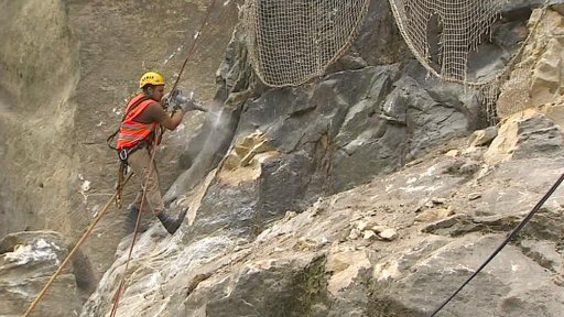 Hřensko už neohrožují padající skály