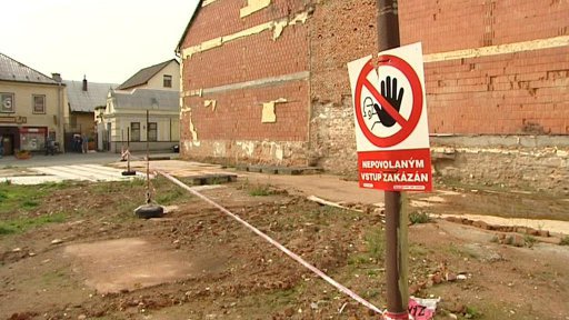 Moravská Třebová: Nezabezpečené sklepy pod bývalým hotelem