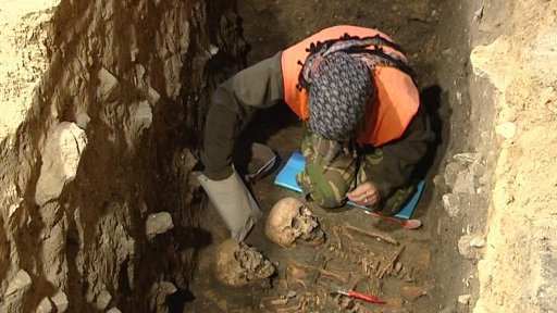 Archeologové tvrdí: Pardubický kraj porušil zákon o veřejných zakázkách