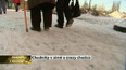 Kvůli zledovatělým chodníkům se města obávají žalob
