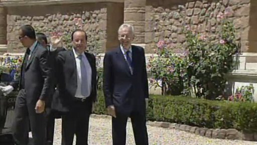 Paříž: setkání Montiho s Hollandem