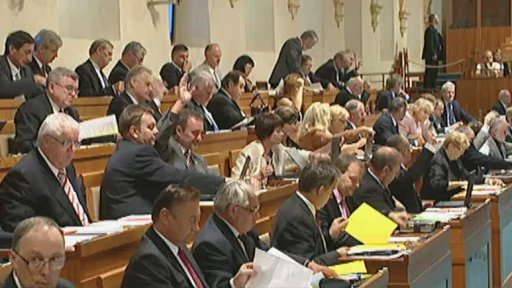 Senát jedná o zvýšení DPH