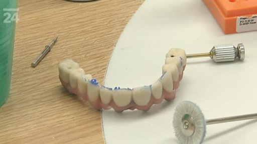 Současné náhrady zubů