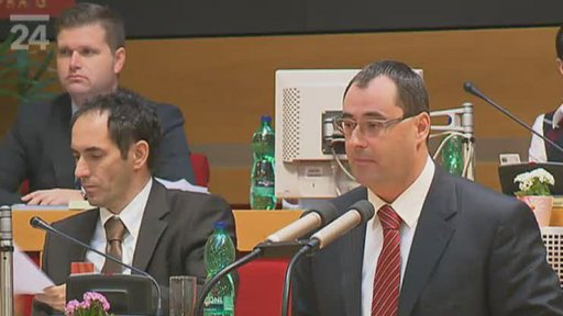 Peníze na čistírnu, exekuce Prahy, souboj pražské ODS