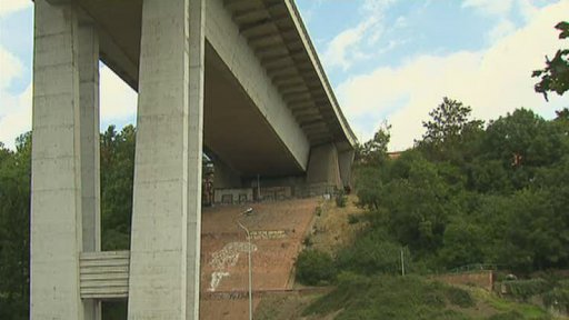 Graffiti na Nuselském mostě?