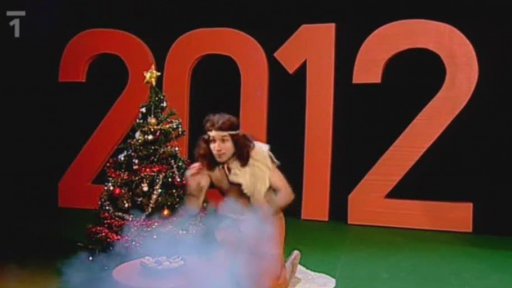 Martin vítá diváky v roli Tarzana, následně ho ale vyděsí Mufův novoroční ohňostroj.