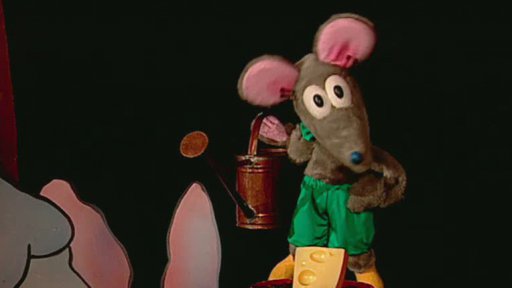 Tryskáček a Tryskomyška zpívají zasazenému sýru.