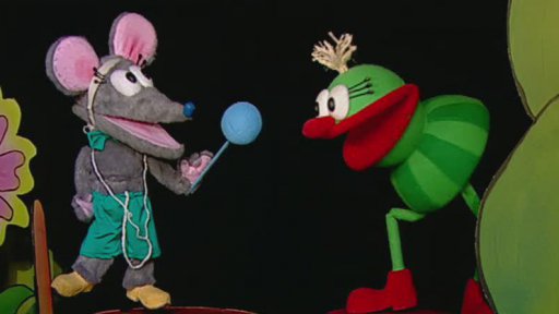 Tryskáčka nevzali na školu pro myší reportéry, i tak se ale rozhodl vyrazit s mikrofonem mezi lidi.