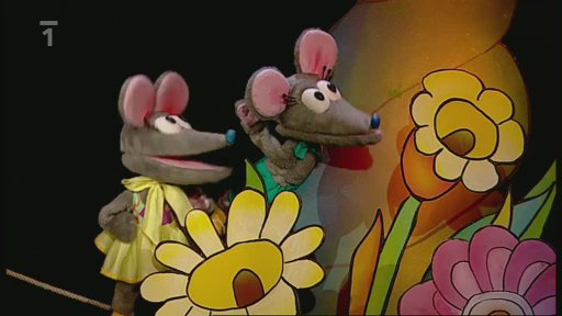 Tryskomyši se ráno vítají s Klárou, která přemýšlí o smyslu Velikonoc