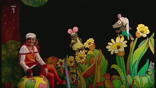 Klárka se vítá s diváky a budí tryskomyšky, které zaspaly