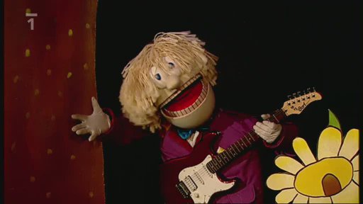 Hary Šoumen a jeho doprovodná kapela 42 hrají píseň Další krásné ráno.