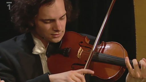 Hary Šoumen se loučí s diváky za zvuku krásné Vltavy.