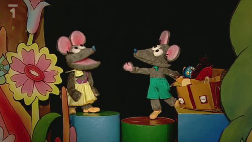 Tryskomyšky si připravují školní aktovku na zítra.