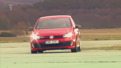 Červená dráždí býka, třeba tak ale i sportovně založené řidiče