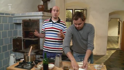 Svítek s rozinkami, povidlovou omáčkou a mandlemi