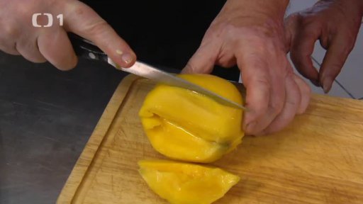 Kalamárový salát s mangem