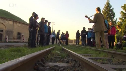 Památku mrtvých z koncentračního tábora v Terezíně uctili studenti z celé země