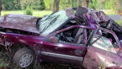 Smrtelné nehody po nárazu do stromu