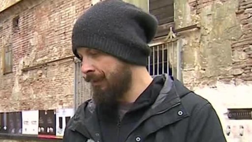 Náhrobky místo dlažebních kostek