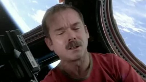 Rozhořčený astronaut na projekci filmu Gravitace