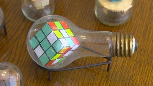 Modely v láhvích i v žárovkách