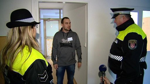 Karlovarští strážníci najímají civilní pomocníky