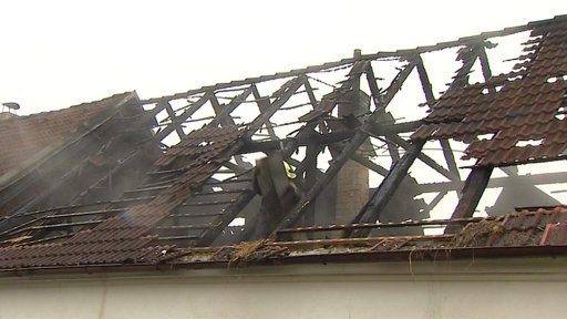 V Kardašově Řečici ráno oheň ohrozil ulici řadových domů