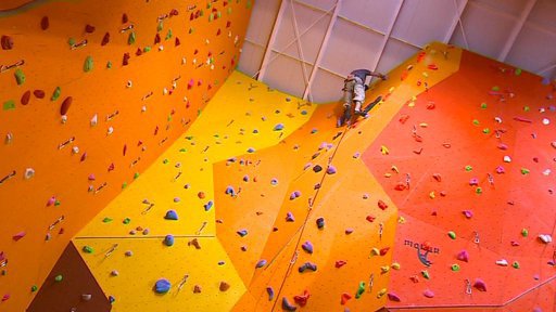 Bývalý dům kultury v Jirkově se proměnil v lezecké centrum