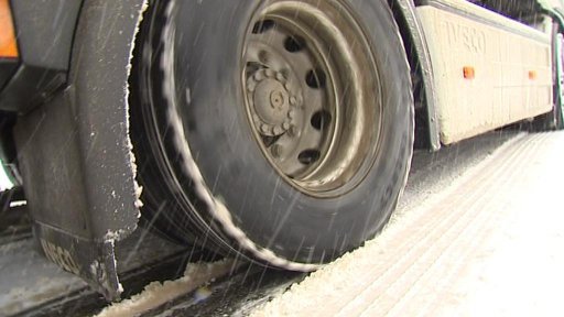 Stát nedává dost peněz na údržbu hlavního tahu přes Jizerské hory, tvrdí starostové a silničáři