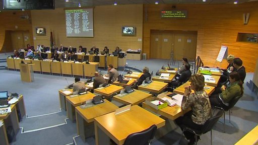 Mimořádná zasedání zastupitelstva svolávají Ústecký a Karlovarský kraj