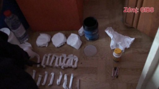 Policista, kterého v úterý zadržela zásahová jednotka ve Velkých Hamrech, je venku z vazby a nebyl obviněn