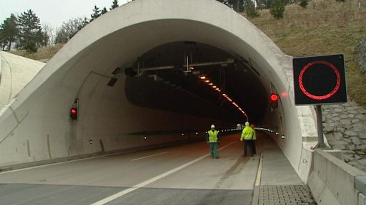 Údržba v tunelu Valík