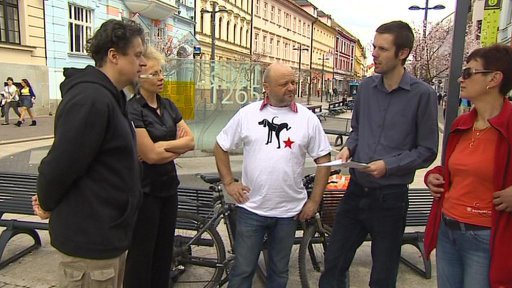 Příznivci protikomunistického hnutí uspořádali v Českých Budějovicích happening