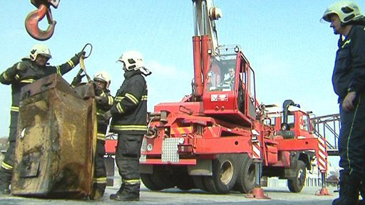 Lovení trezorů z Vltavy