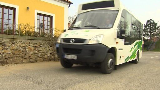 Cestující v Týně nad Vltavou vozí prototyp českého elektrobusu