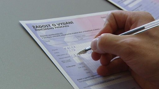 Papír vítězí nad elektronikou