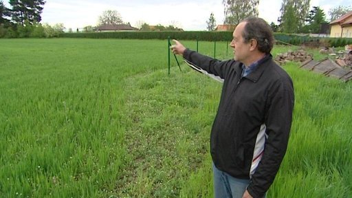 Nezvěstný majitel pozemků blokuje rozvoj obce