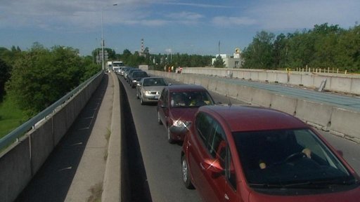 Opravy silnic omezují dopravu v Pardubicích