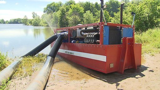 Hasiči nasadili velkokapacitní čerpadla