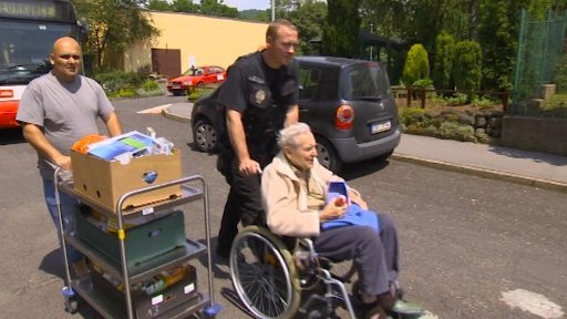 Senioři z Velkého Března se vrátili po evakuaci do svého domova